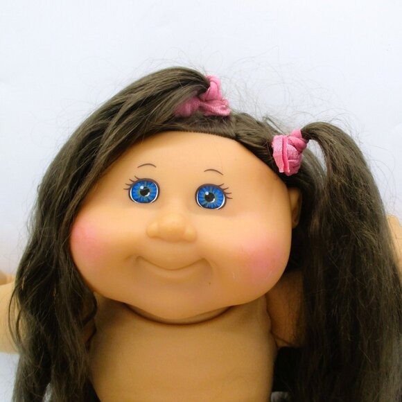 CPK 2011 Jakks Doll With Blue Eyes Long Brown Hair Black n Pink Heart Dress Whit - Picture 4 of 9